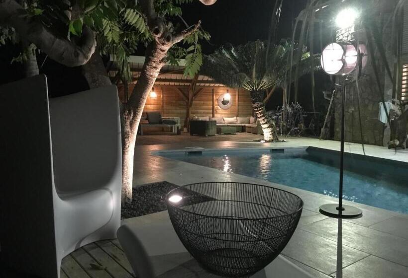 سوییت با چشم‌انداز دریا, Villa D’ô