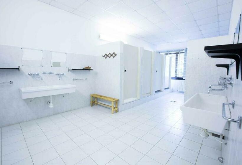 스탠다드 4인용 룸 공용 욕실, Ostello Valtrebbia