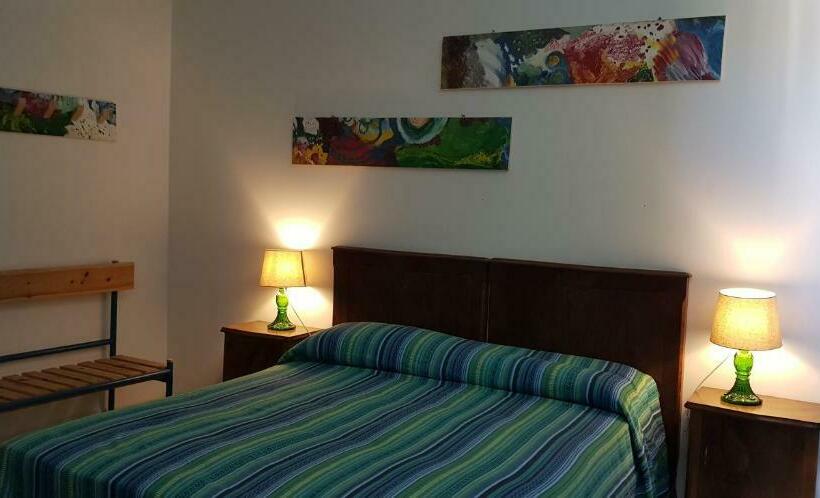 스탠다드 4인용 룸 공용 욕실, Ostello Valtrebbia