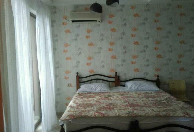 Triple Room Sea View, Guest House Guriani