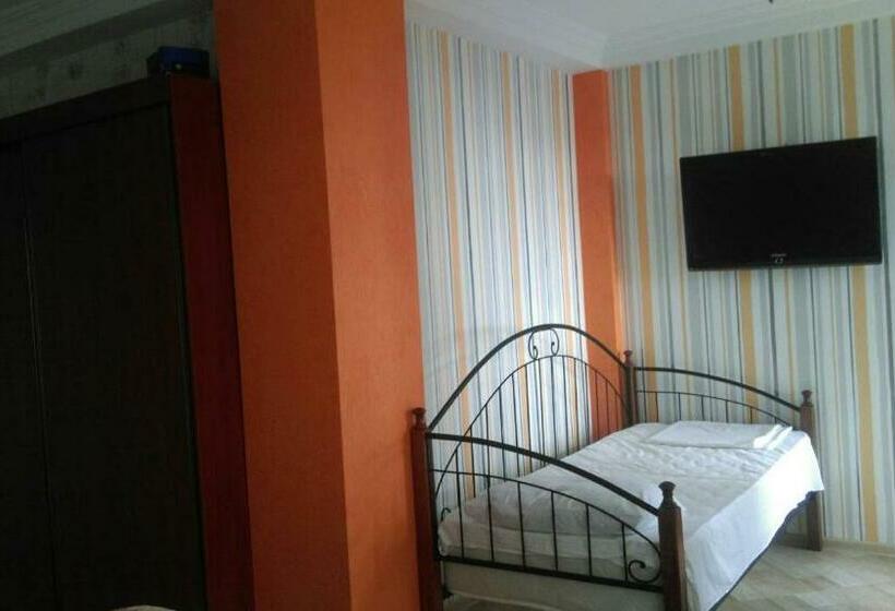 Triple Room Sea View, Guest House Guriani