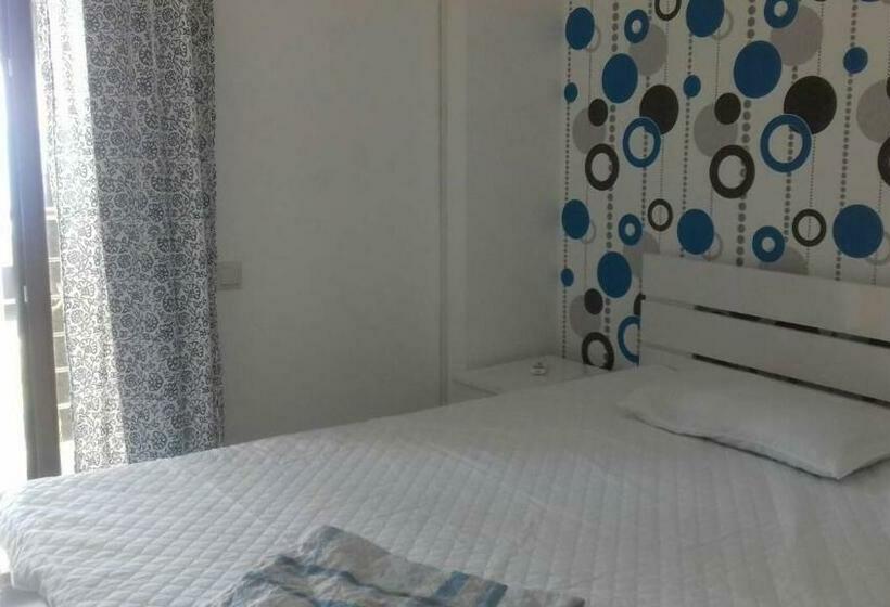 اتاق استاندارد چهار تخته با چشمانداز دریا, Guest House Guriani