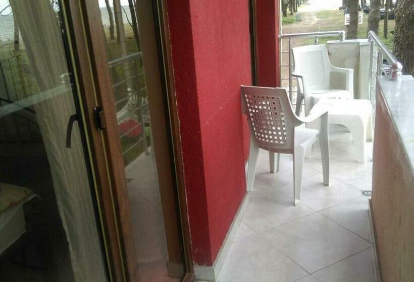 اتاق استاندارد با بالکن و چشمانداز دریا, Guest House Guriani