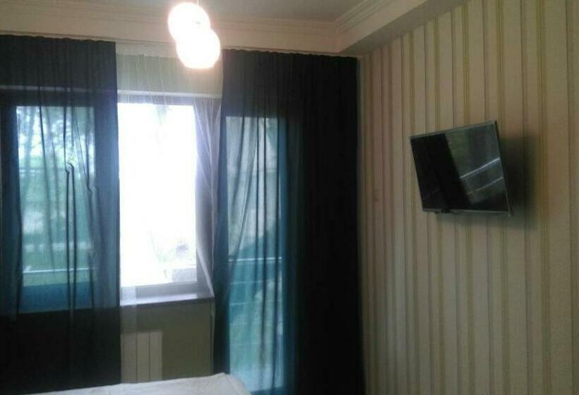 اتاق استاندارد با چشمانداز باغ, Guest House Guriani