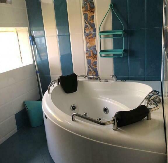 اتاق پریمیوم چهارنفره, Guest House Guriani