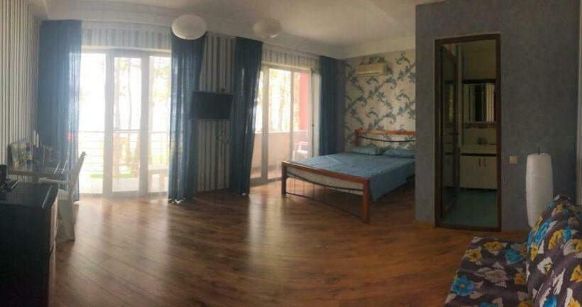 اتاق پریمیوم چهارنفره, Guest House Guriani