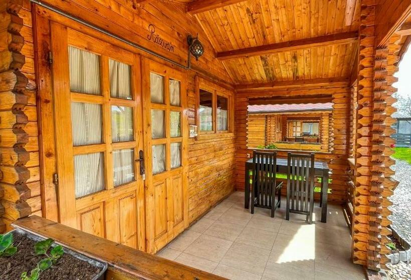 חדר סטנדרט לשלושה, La Căsuțe