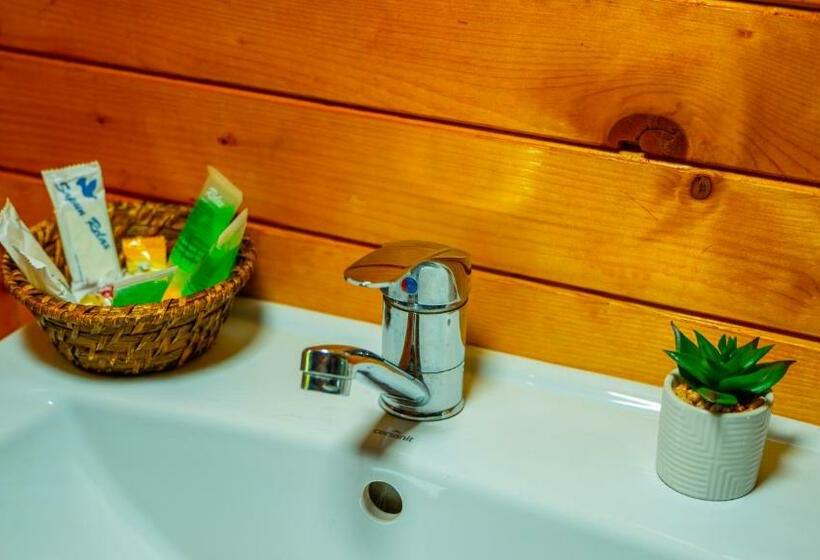 חדר סטנדרט לשלושה, La Căsuțe