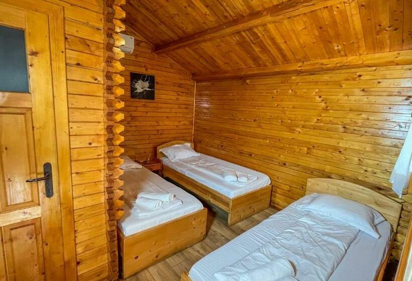 חדר סטנדרט לשלושה, La Căsuțe