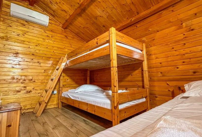 חדר סטנדרט לשלושה, La Căsuțe