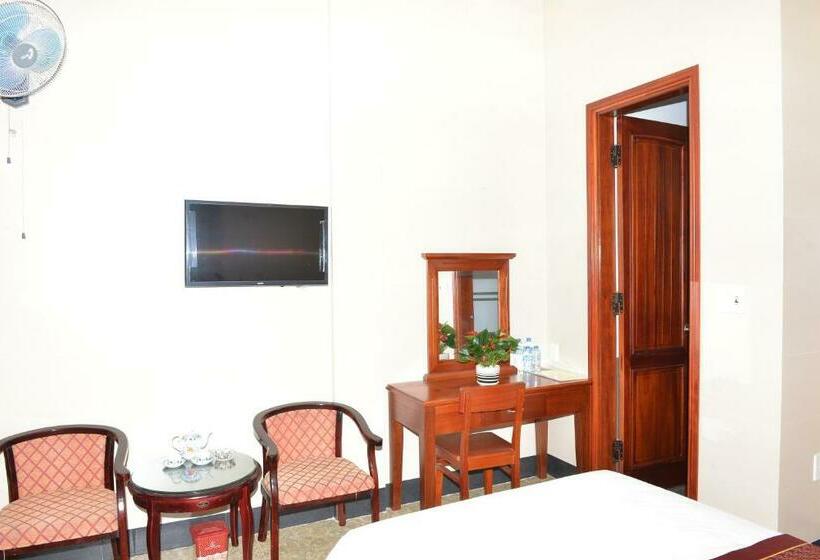 اتاق استاندارد با بالکن, Victor