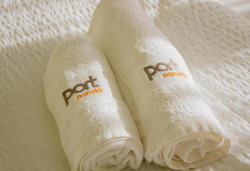 ガーデンビュースタンダードルーム, Port étterem&panzió