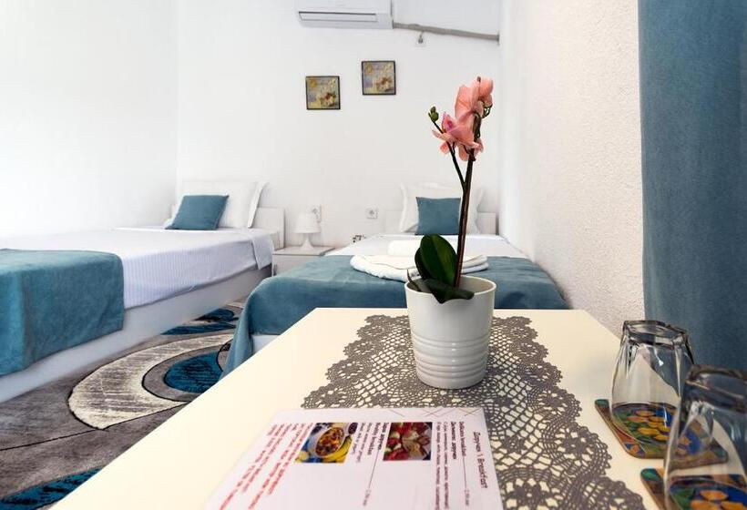 اتاق ساده سه‌ نفره, Bed & Breakfast Delikates