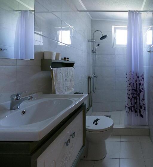 اتاق استاندارد سه نفره, Bed & Breakfast Delikates