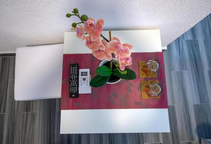 اتاق استاندارد سه نفره, Bed & Breakfast Delikates
