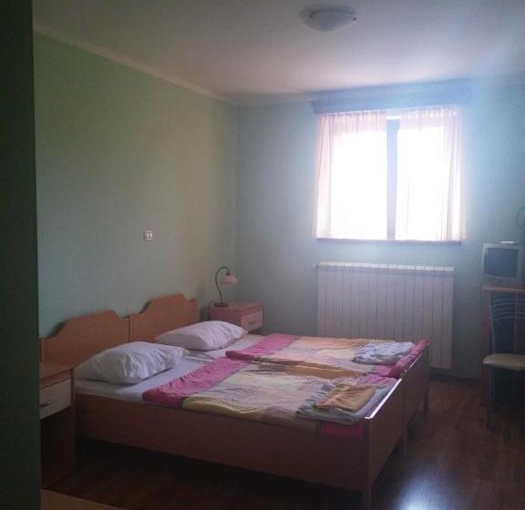 اتاق استاندارد, Farm Stay File