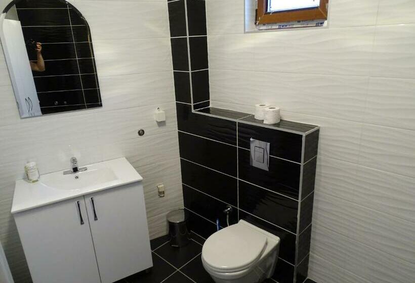 اتاق استاندارد سه نفره, Motel Luxor