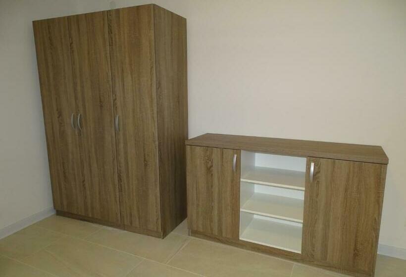 اتاق استاندارد سه نفره, Motel Luxor