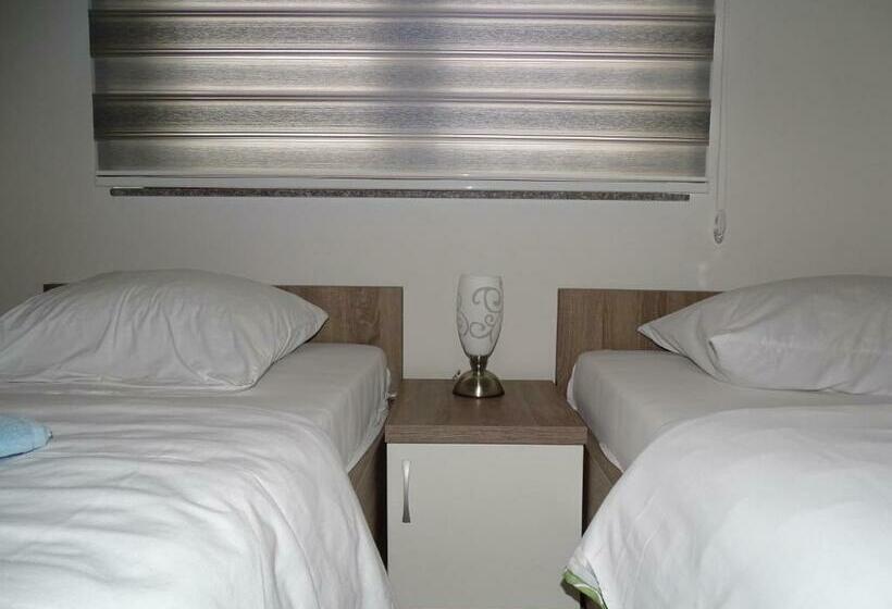 اتاق استاندارد سه نفره, Motel Luxor