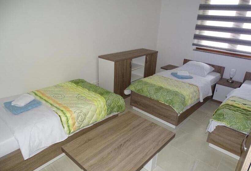 اتاق استاندارد سه نفره, Motel Luxor