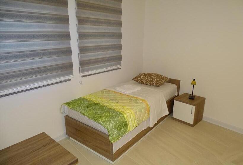 اتاق استاندارد سه نفره, Motel Luxor