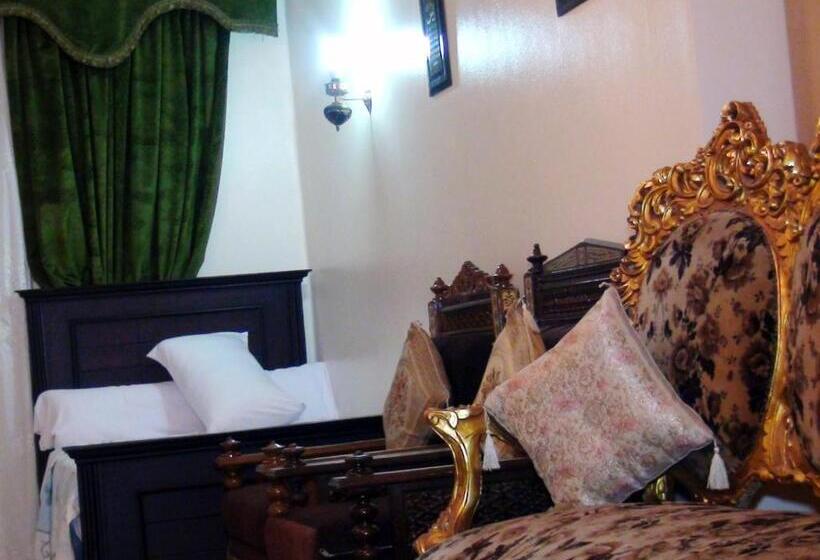 اتاق استاندارد چهار تخته, Grand Museum Guest House