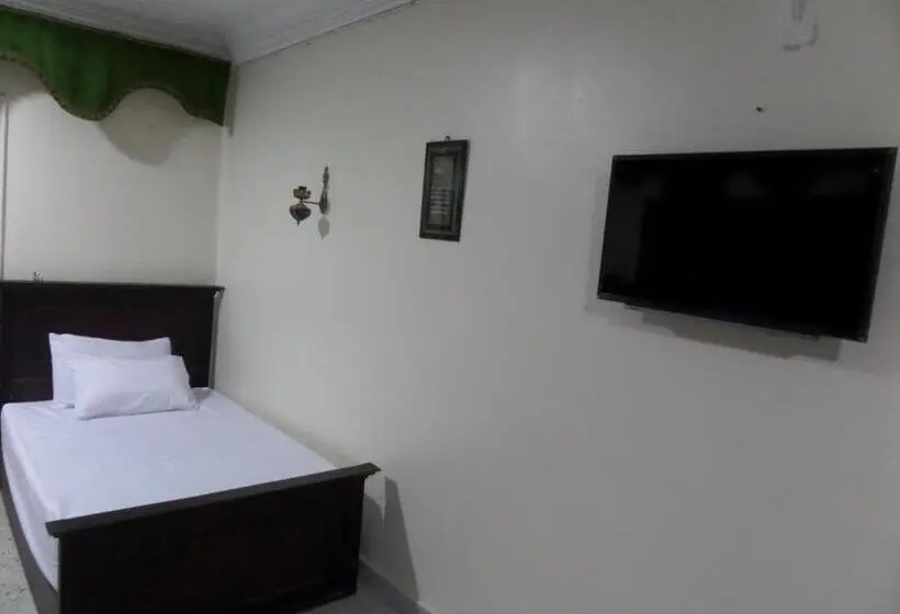 اتاق استاندارد چهار تخته, Grand Museum Guest House