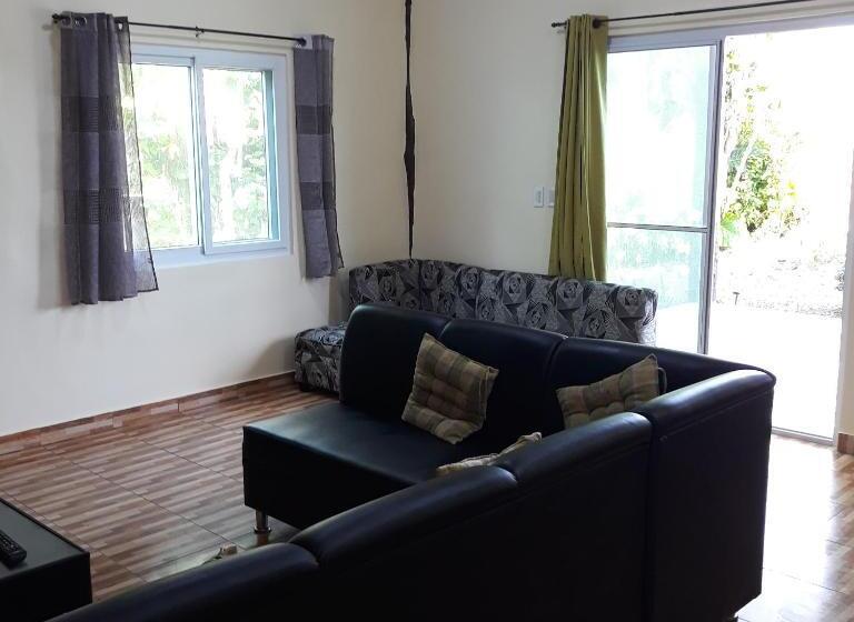 اتاق لوکس خانوادگی, Whitesands Beach Resort