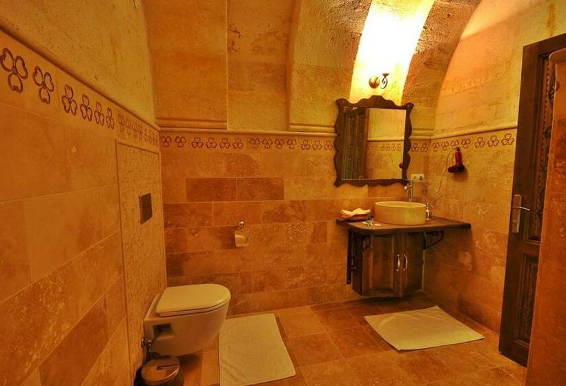 スタンダードトリプルルーム, Akman