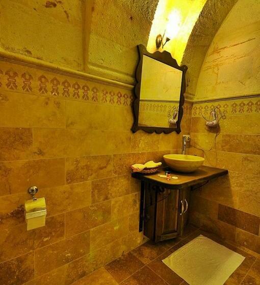 スタンダードトリプルルーム, Akman