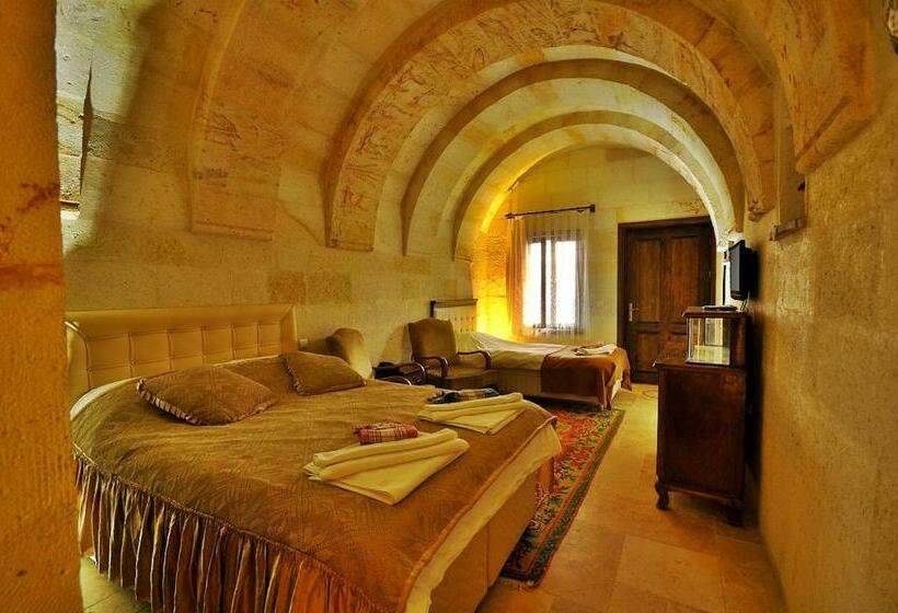 スタンダードトリプルルーム, Akman