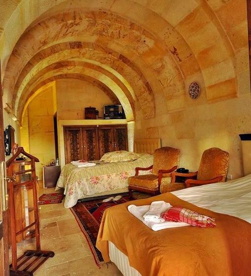 スタンダードトリプルルーム, Akman