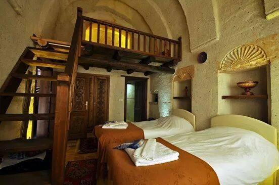 スタンダード4人部屋, Akman