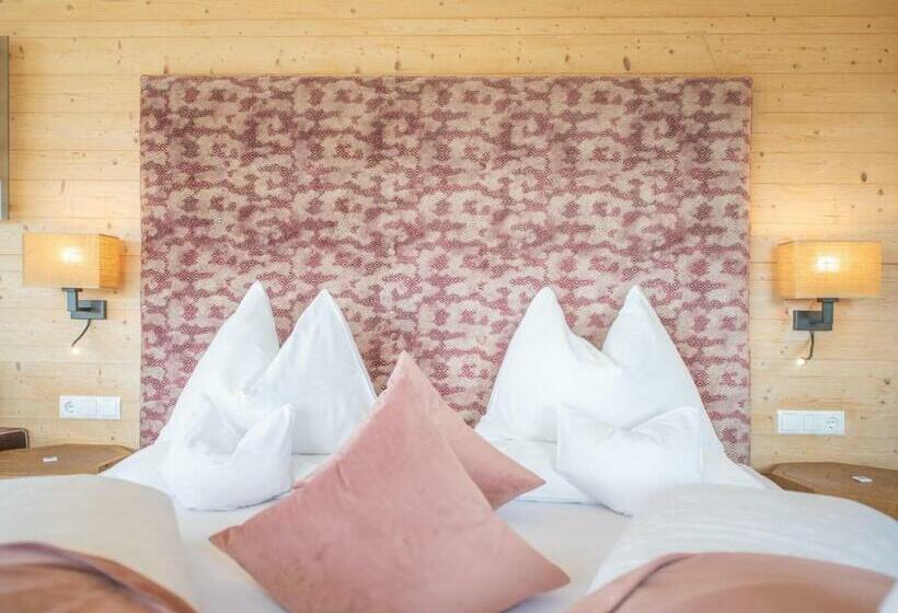 اتاق سوپریور با بالکن, Goldknopf