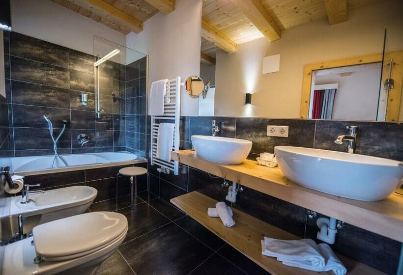 سوییت جونیور با بالکن, Goldknopf