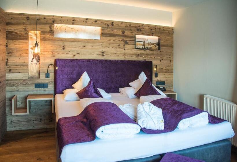 اتاق استاندارد با چشمانداز کوهستان, Goldknopf