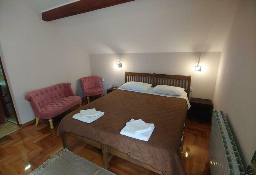 اتاق استاندارد, Koliba Na Grzi