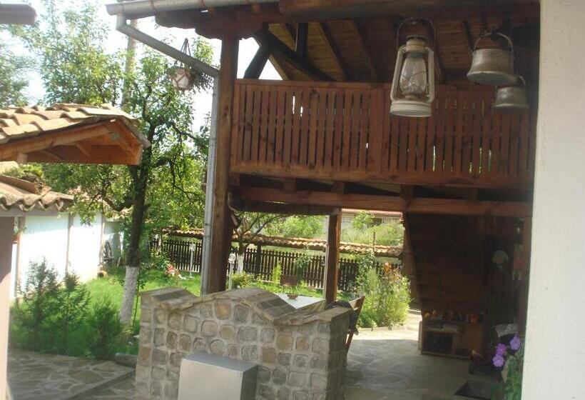 غرفة عائلية, Dyadovata Kashta