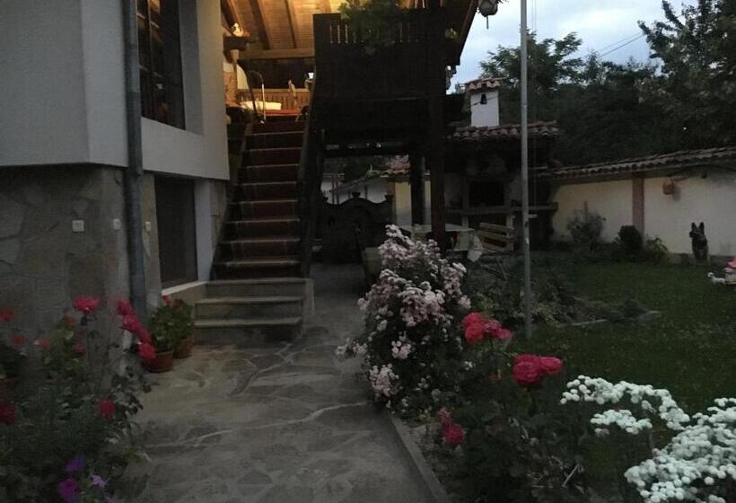 غرفة عائلية, Dyadovata Kashta