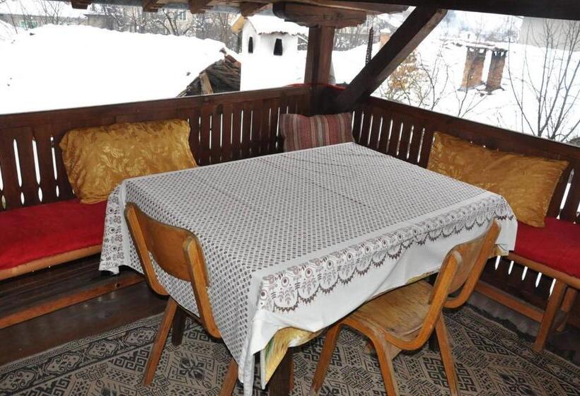 غرفة عائلية حمام مشترك, Dyadovata Kashta