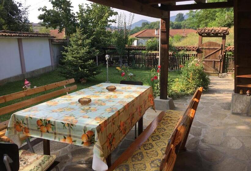 غرفة عائلية حمام مشترك, Dyadovata Kashta