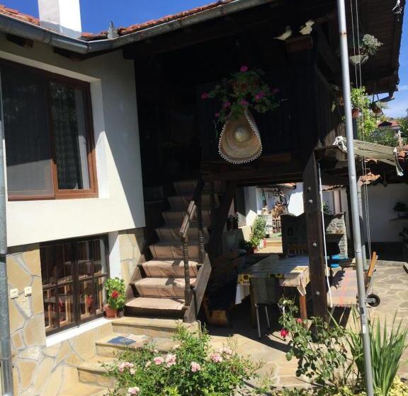 غرفة قياسية حمام مشترك, Dyadovata Kashta