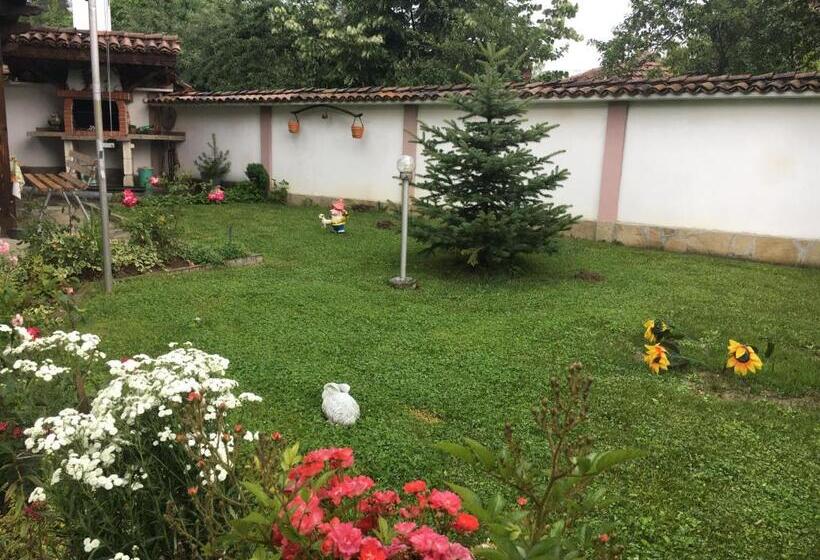 غرفة عائلية حمام مشترك, Dyadovata Kashta