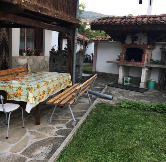 غرفة قياسية حمام مشترك, Dyadovata Kashta