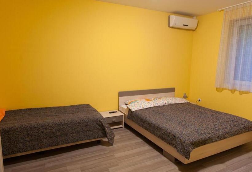 Дом 1 Спальня, Farkasverem Vendégház