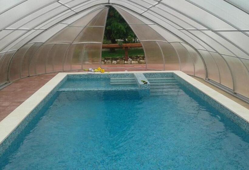 Дом 1 Спальня, Farkasverem Vendégház