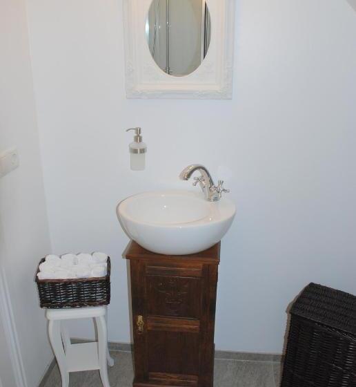 اتاق استاندارد با سرویس بهداشتی مشترک, Grand Guesthouse Gardakot