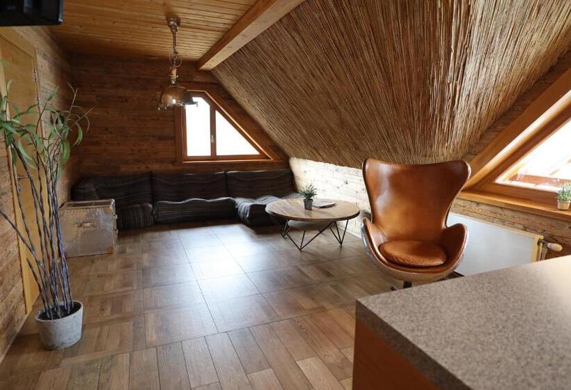 سوییت خانوادگی, Jonathan Spa Estate