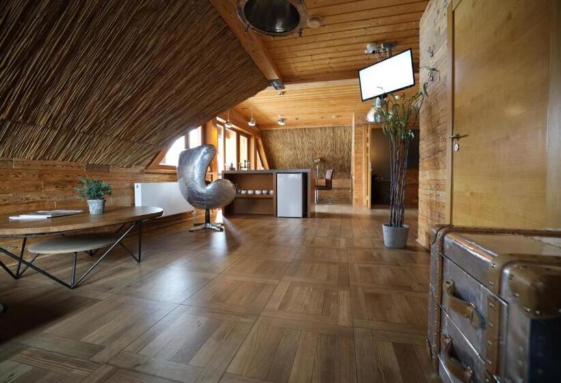 سوییت خانوادگی, Jonathan Spa Estate