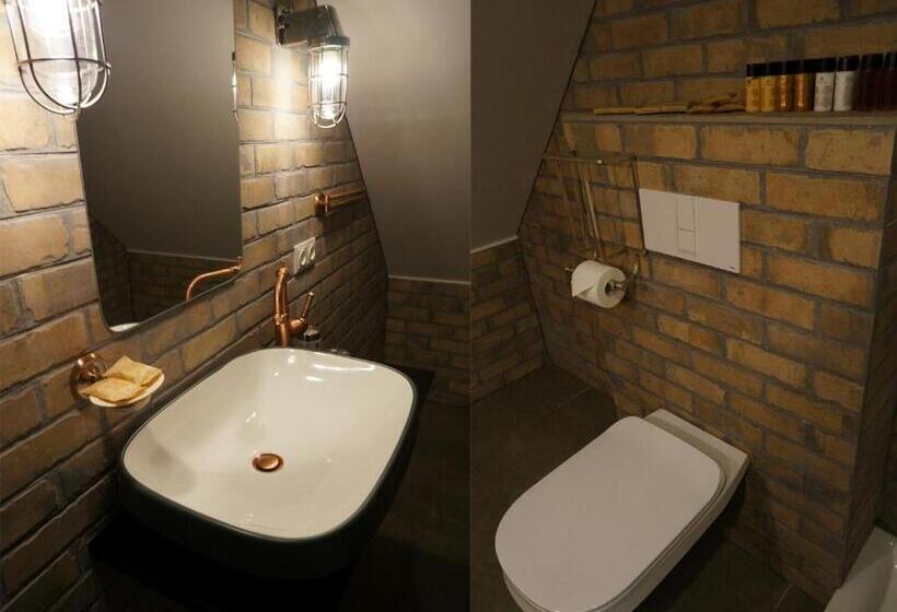 سوییت خانوادگی, Jonathan Spa Estate